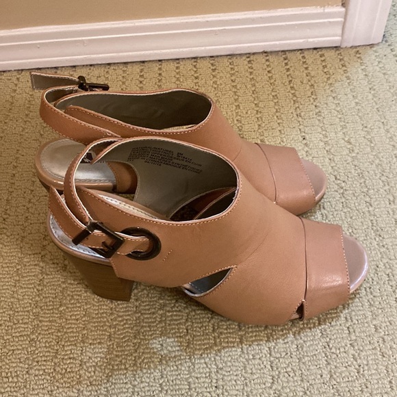 White Mountain Block Heels - Picture 3 of 5